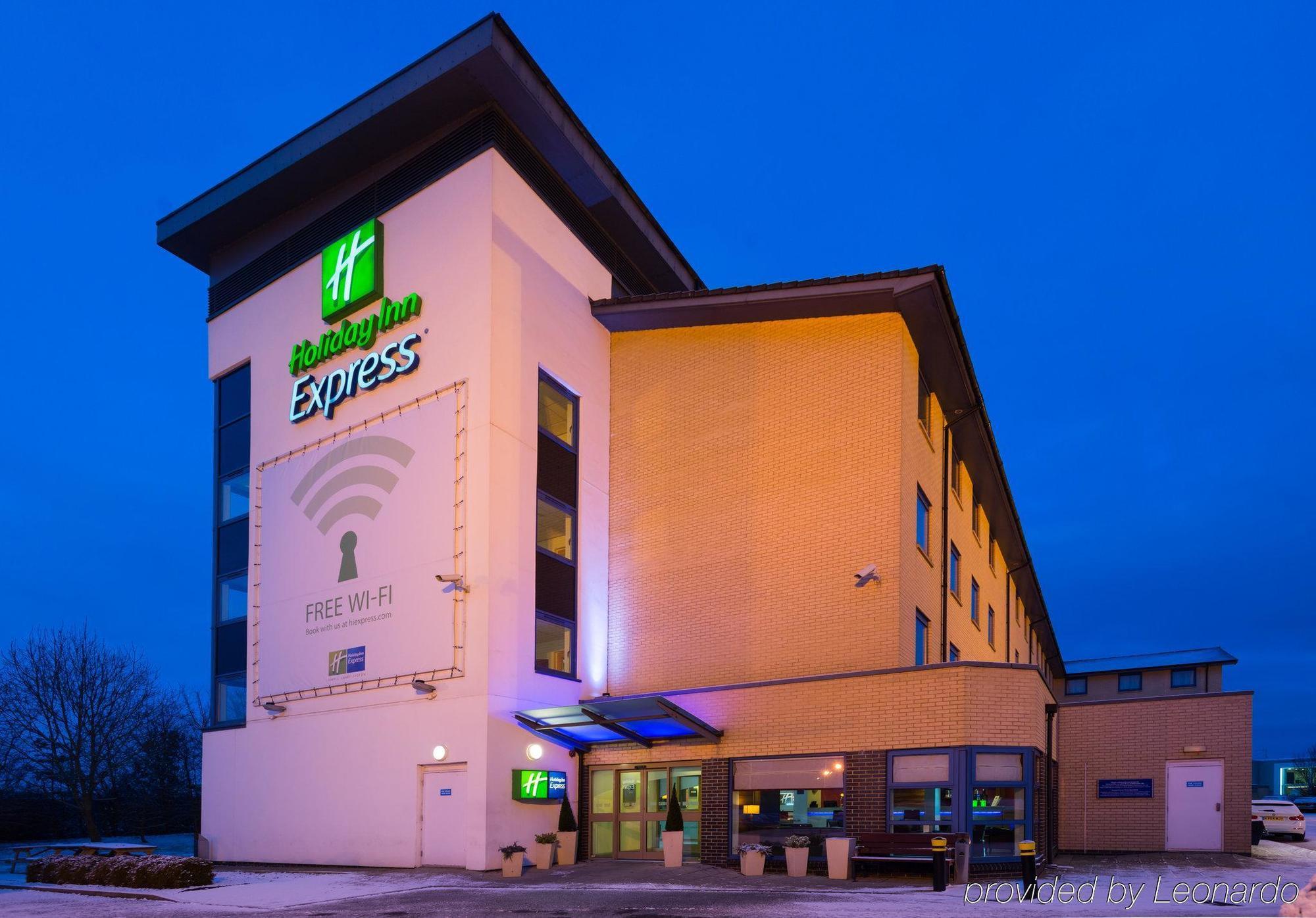 Holiday Inn Express Swindon West, An Ihg Hotel Exterior foto