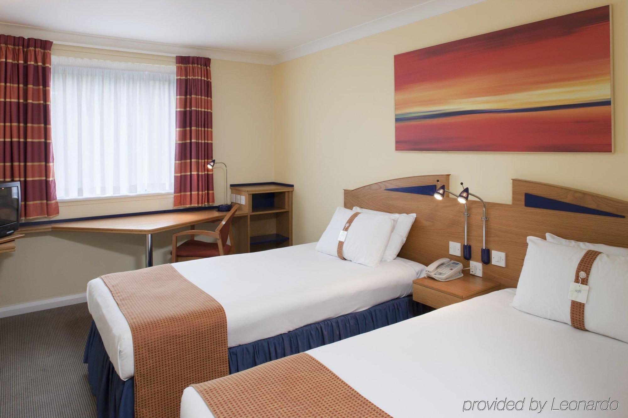 Holiday Inn Express Swindon West, An Ihg Hotel Zimmer foto